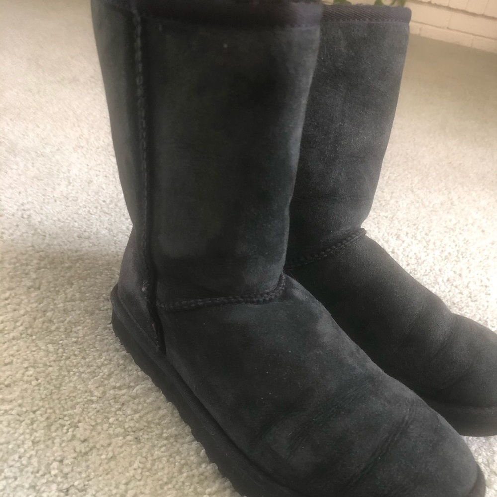 Classic Short Black Uggs